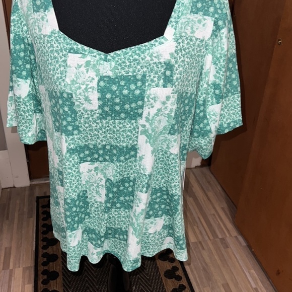 LC Lauren Conrad green patchwork sweetheart bubble sleeve tee! - Picture 4 of 5